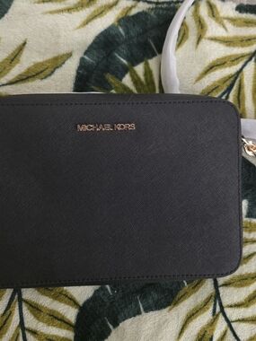 NWT MICHAEL KORS Black Crossbody with Gold Logo Hardware